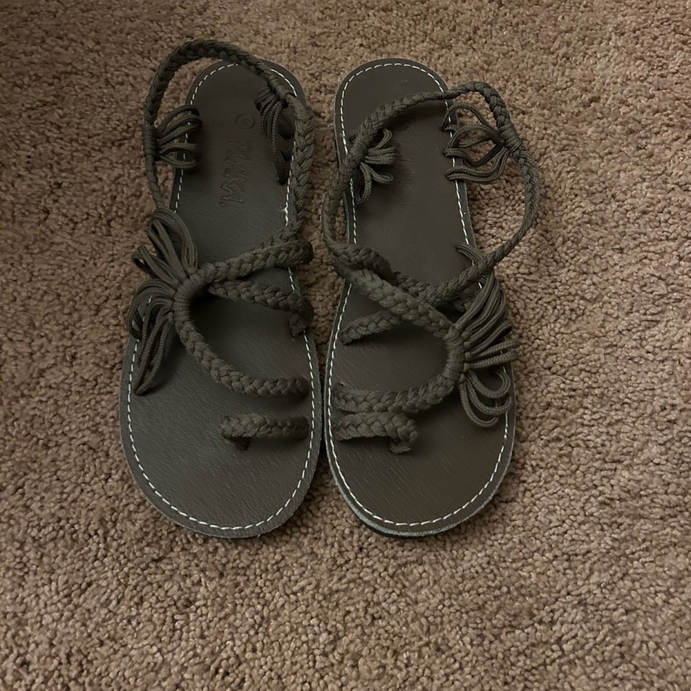 Elegant Braided Sandals in Brown